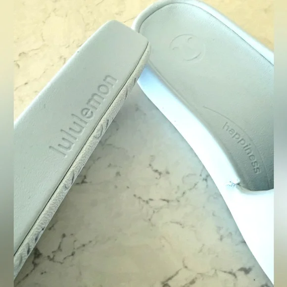 Lululemon Women's Restfeel Slide New Without Box Size 8 Windmill Periwinkle - Picture 4 of 4